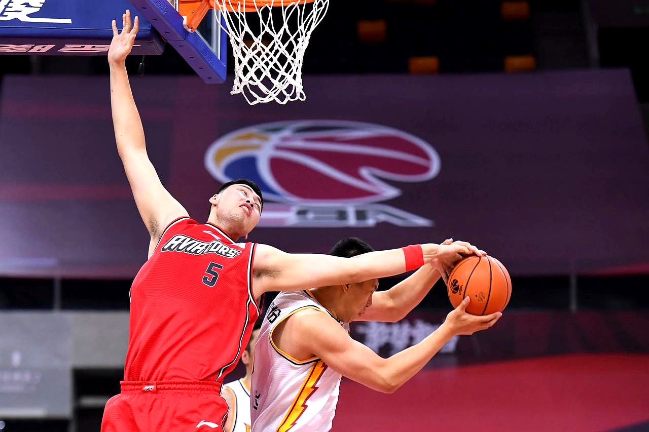 包含山东男篮迎NBA常规赛关键赛，转会期门线救险，目标明确，身体对抗强度拉满的词条